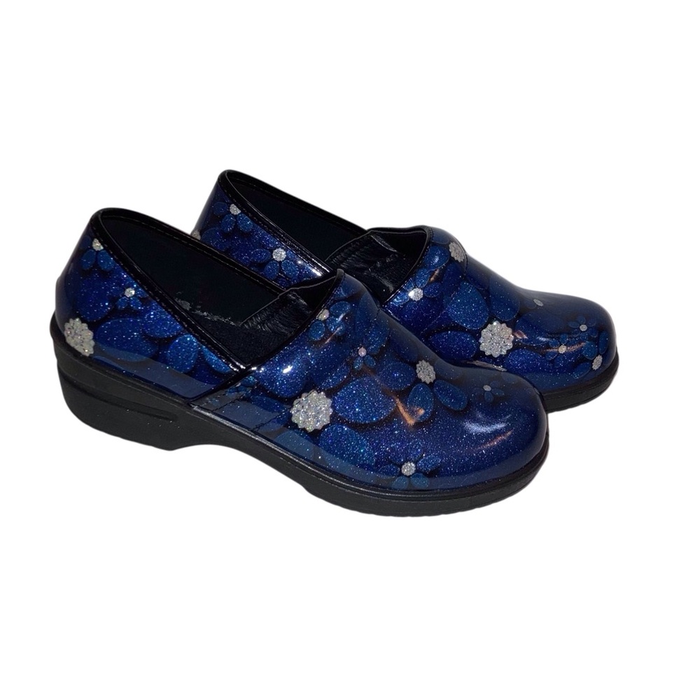 Savvy Womens Brand  Nursing Shoes Size 6.5